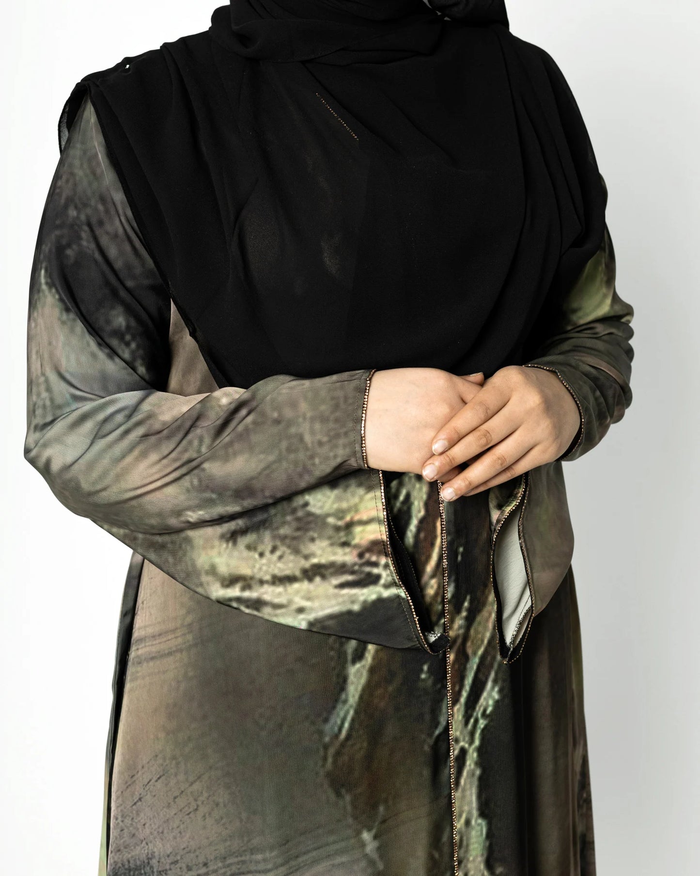 عباية آيات الفاخرة بنقشة الرخام